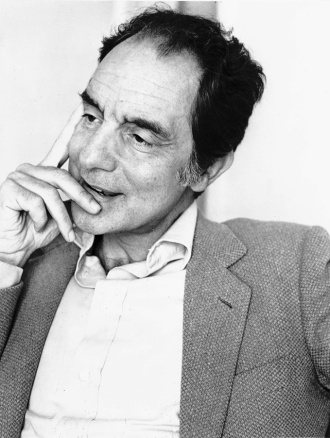 Photo of Italio Calvino. Source: By The original uploader was Varie11 at Italian Wikipedia. - Transferred from it.wikipedia.org/wiki/File:Italo-Calvino.jpg; transfer was stated to be made by User:Daehan., Public Domain, https://commons.wikimedia.org/w/index.php?curid=29475653